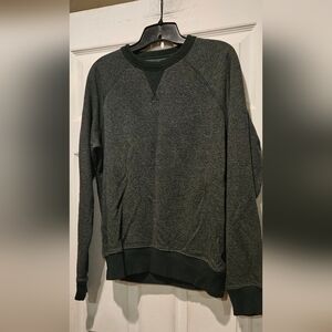 SIMPLY STYLED CREW SWEATSHIRT